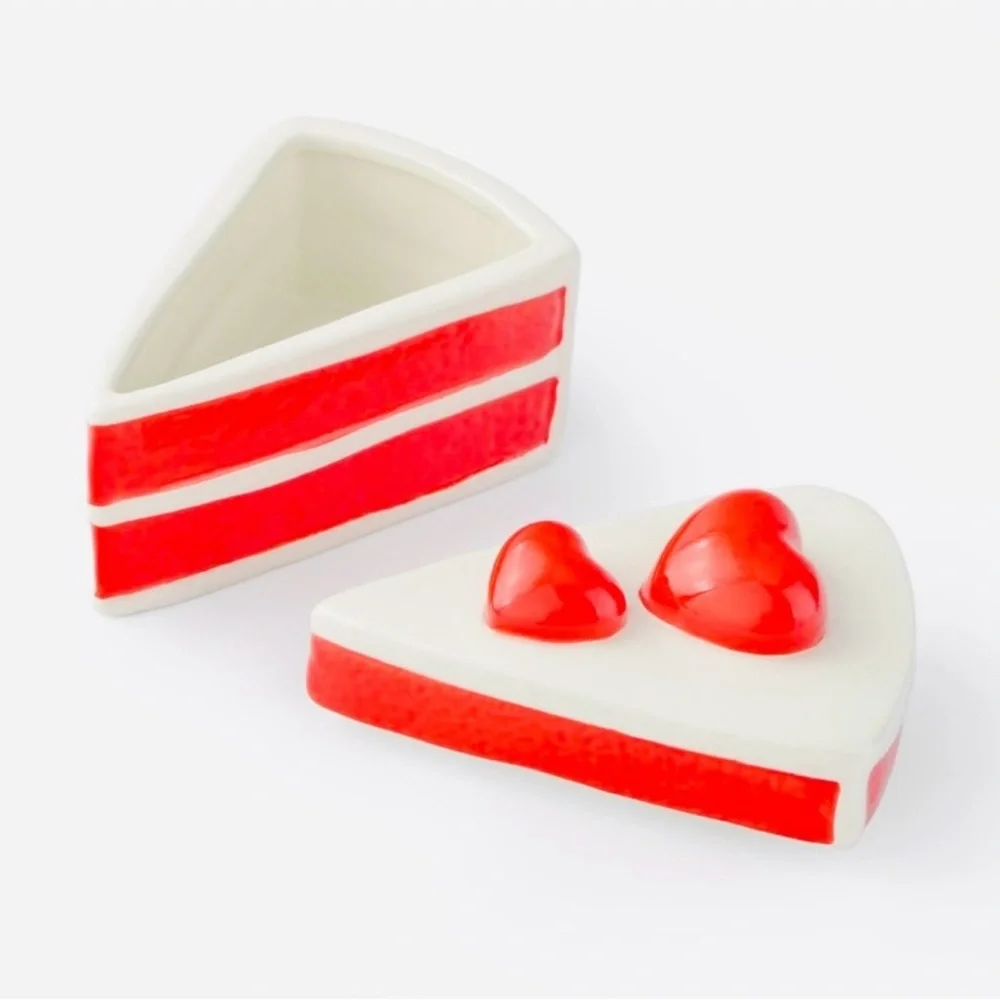 Target Bullseye Playground Valentine’s Day Ceramic Red & White Cake Trinket Box